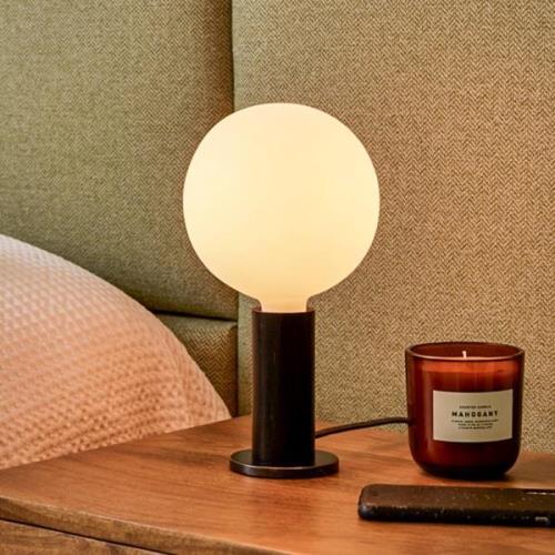 Tala tafellamp Knuckle, lamp van opaalglas, zwart eiken