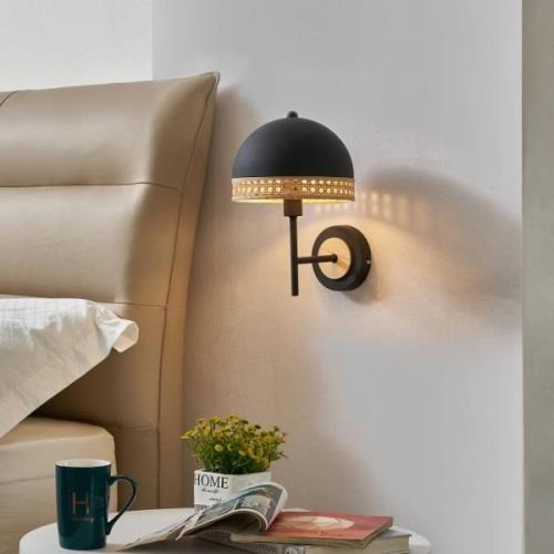 Lindby Lonnaris wandlamp met rotan, zwart